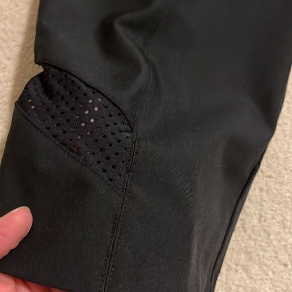 Tail Ladies Mulligan 22” Pull On Golf Capris. Size 8 - Picture 7 of 12